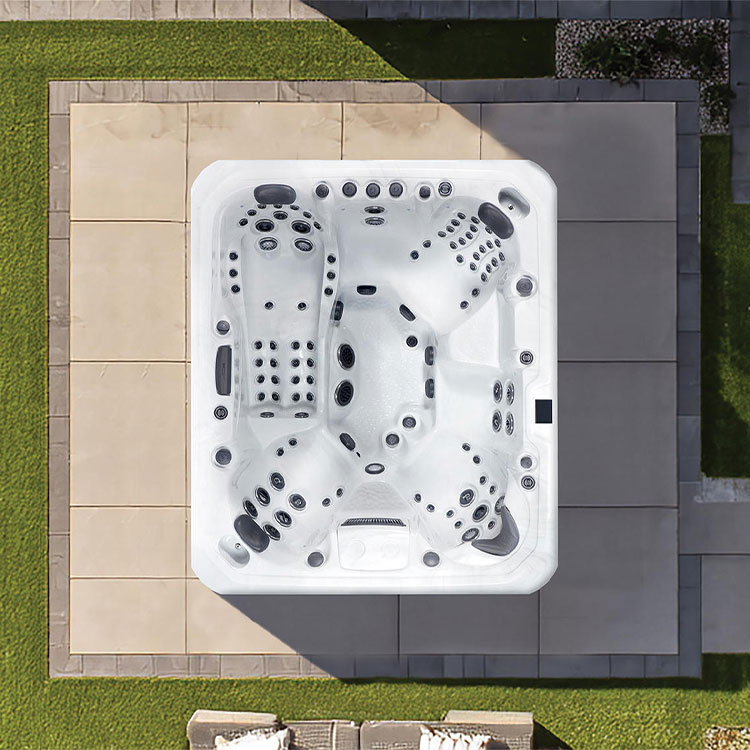 Image of Maximus hot tub